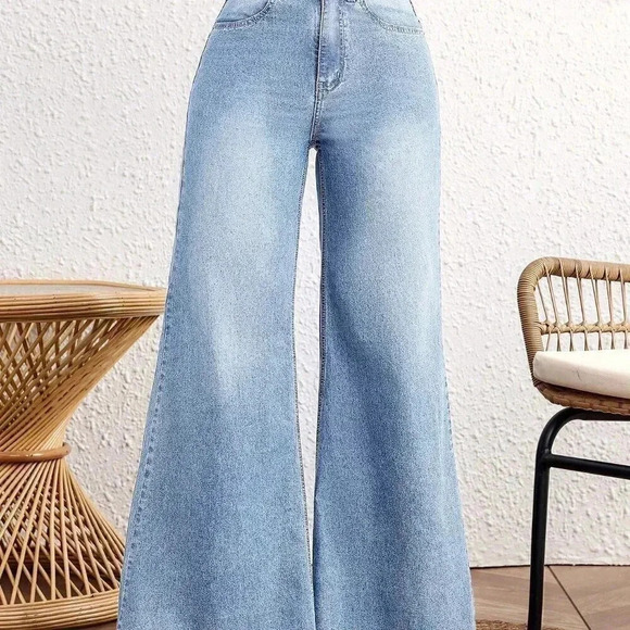 Light Wash Casual Women's Loose Fit Wide Leg Jeans w/Pockets - Picture 6 of 7